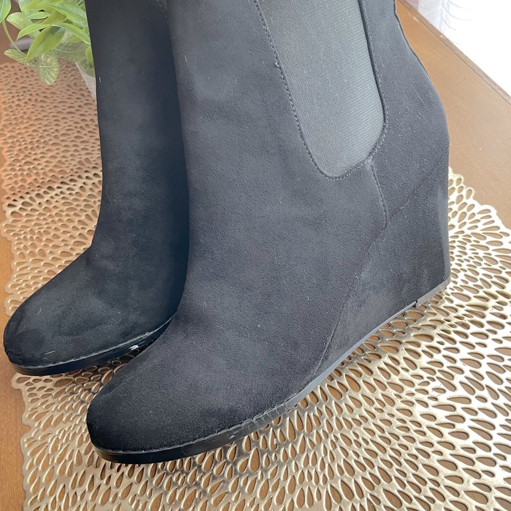 Steve Madden Wedge boot ( worn 1 time )